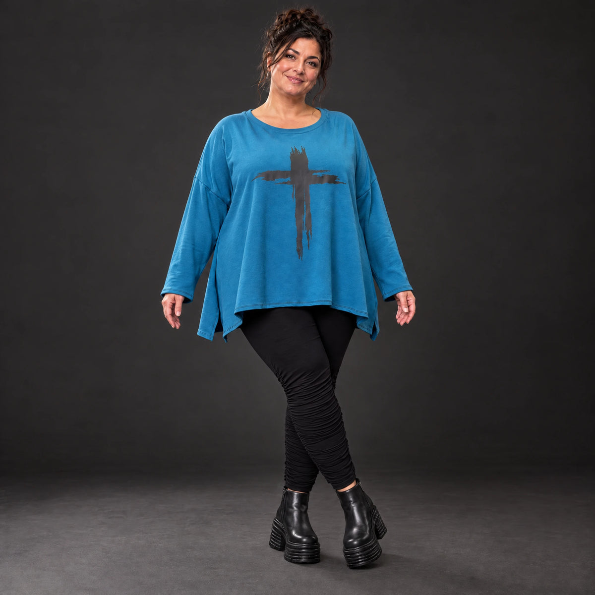 Blaues Langarmshirt aus warmem Stretchjersey mit Rundhalsausschnitt in lässiger A-Linie