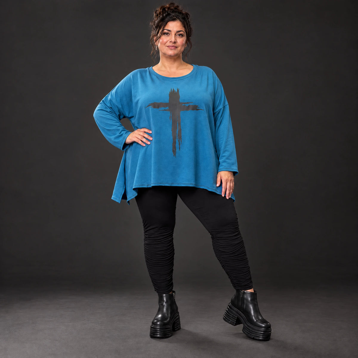 Blaues Langarmshirt aus warmem Stretchjersey mit Rundhalsausschnitt in lässiger A-Linie