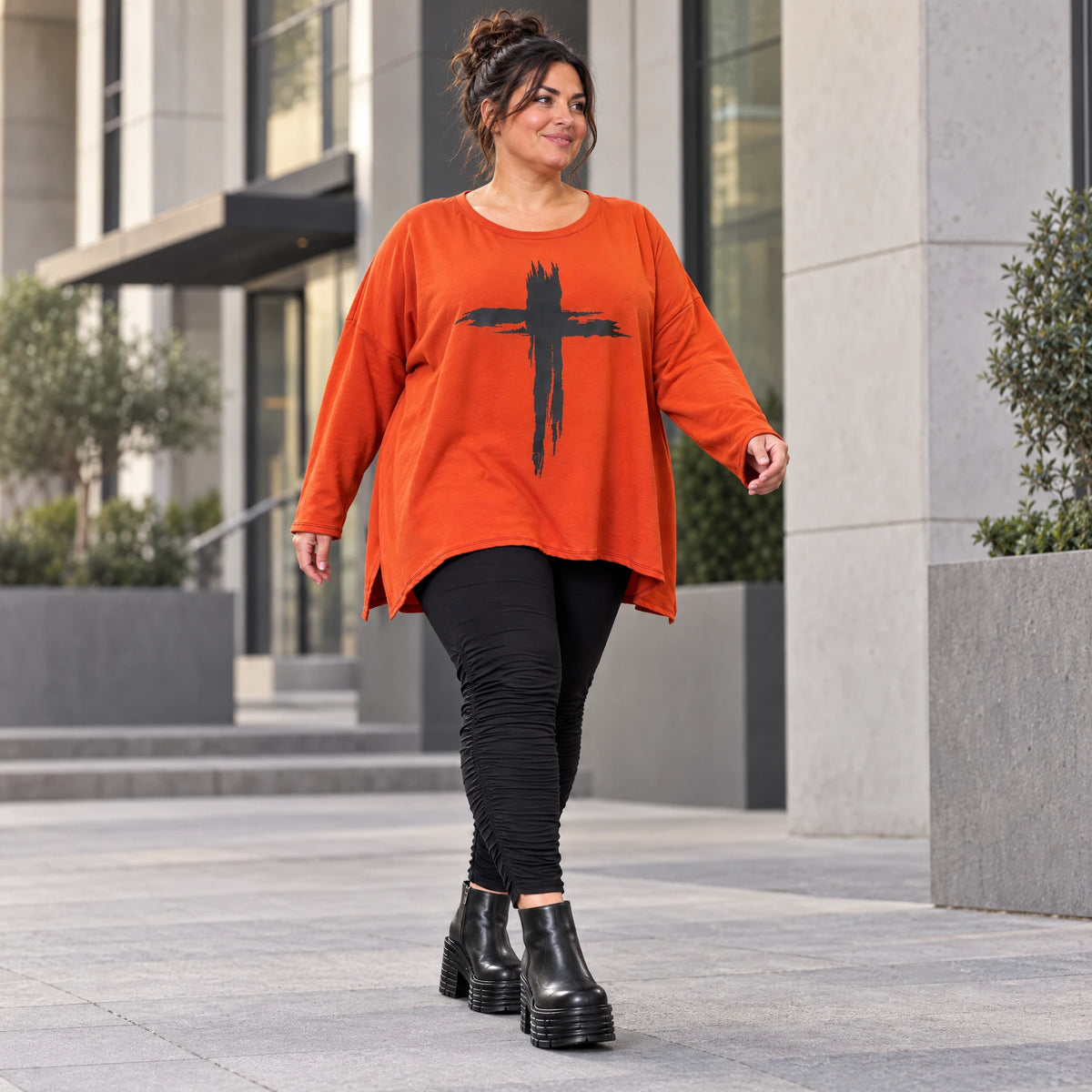 Langarmshirt in leuchtendem Orange aus weichem Stretchjersey aus Italien mit A-Linie