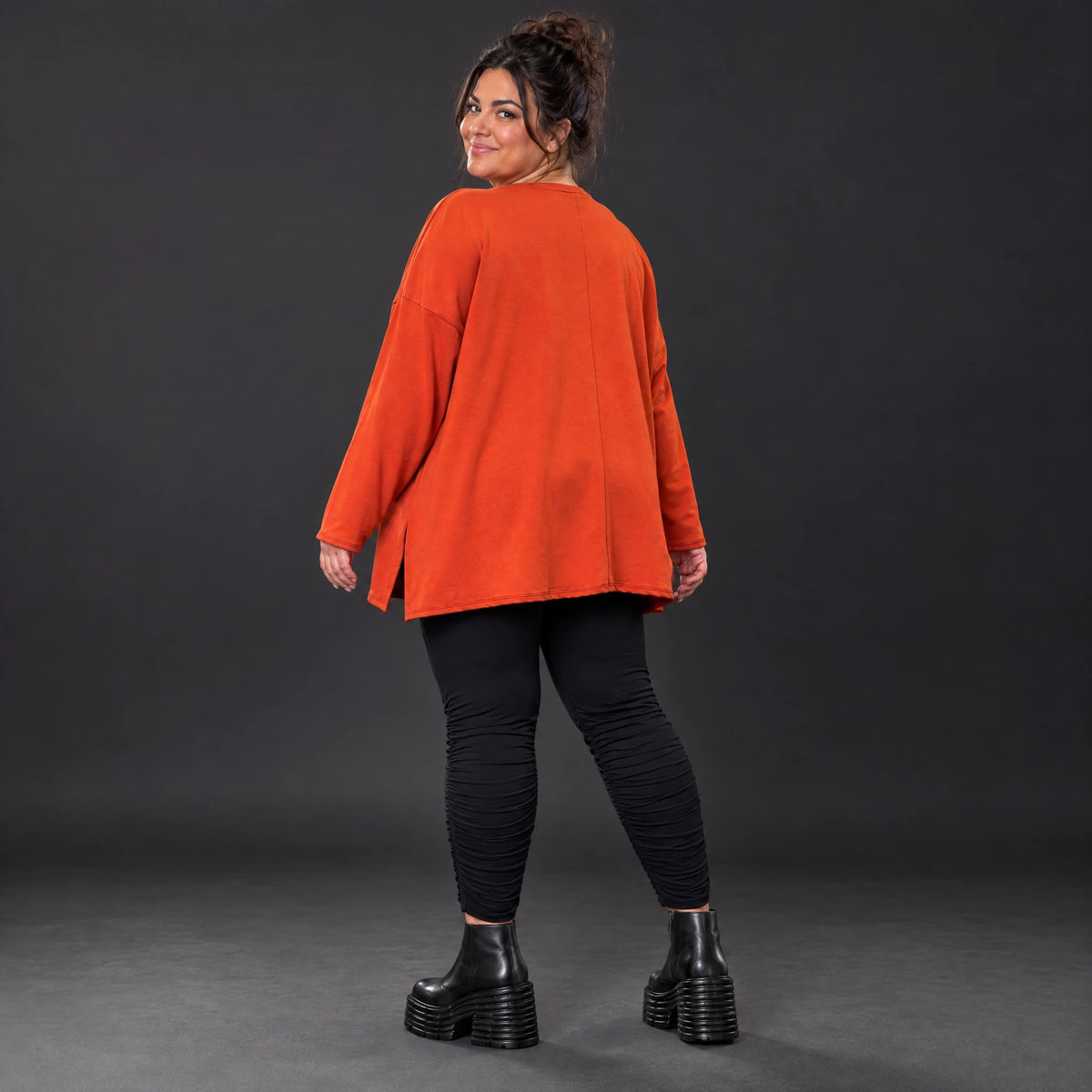 Langarmshirt in leuchtendem Orange aus weichem Stretchjersey aus Italien mit A-Linie