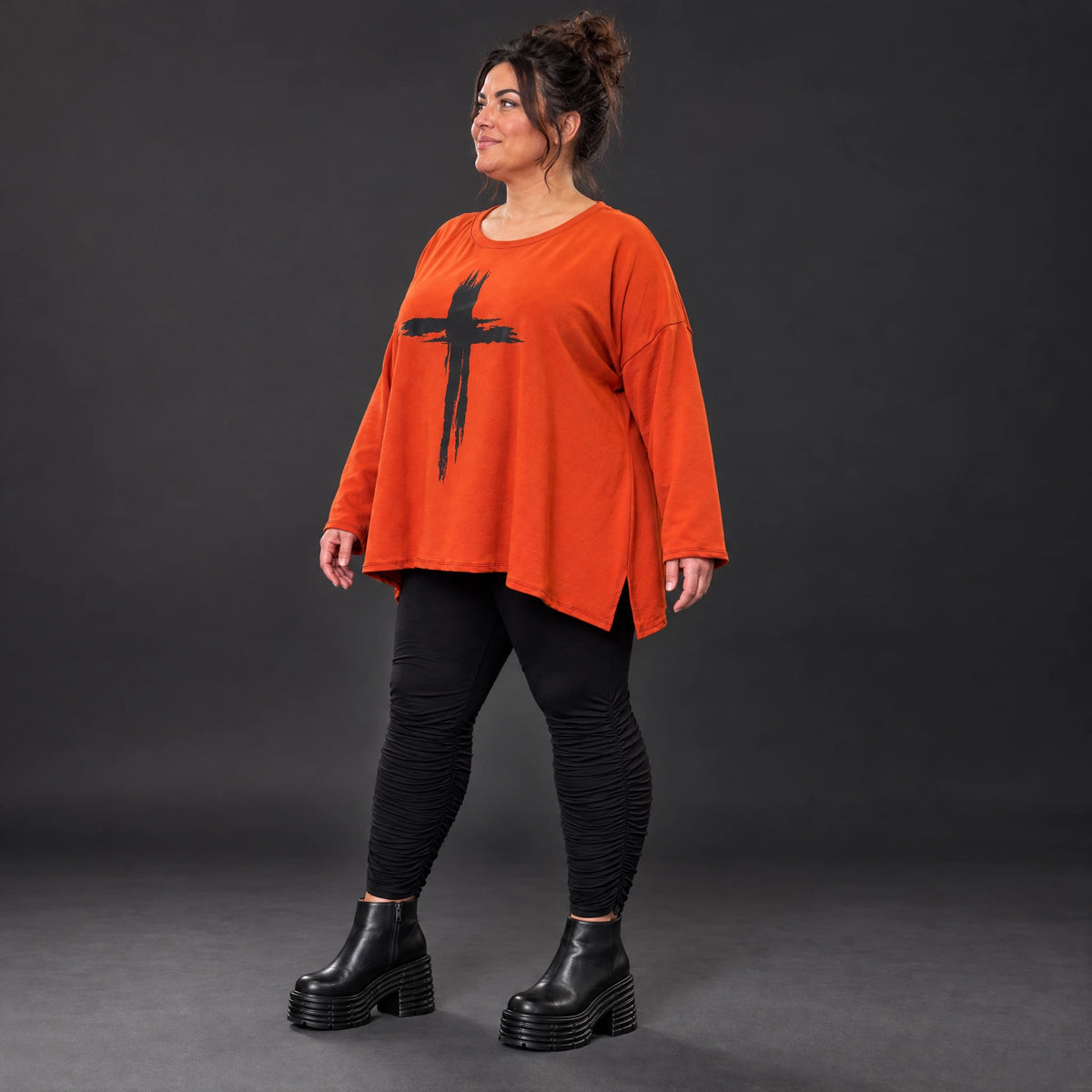 Langarmshirt in leuchtendem Orange aus weichem Stretchjersey aus Italien mit A-Linie