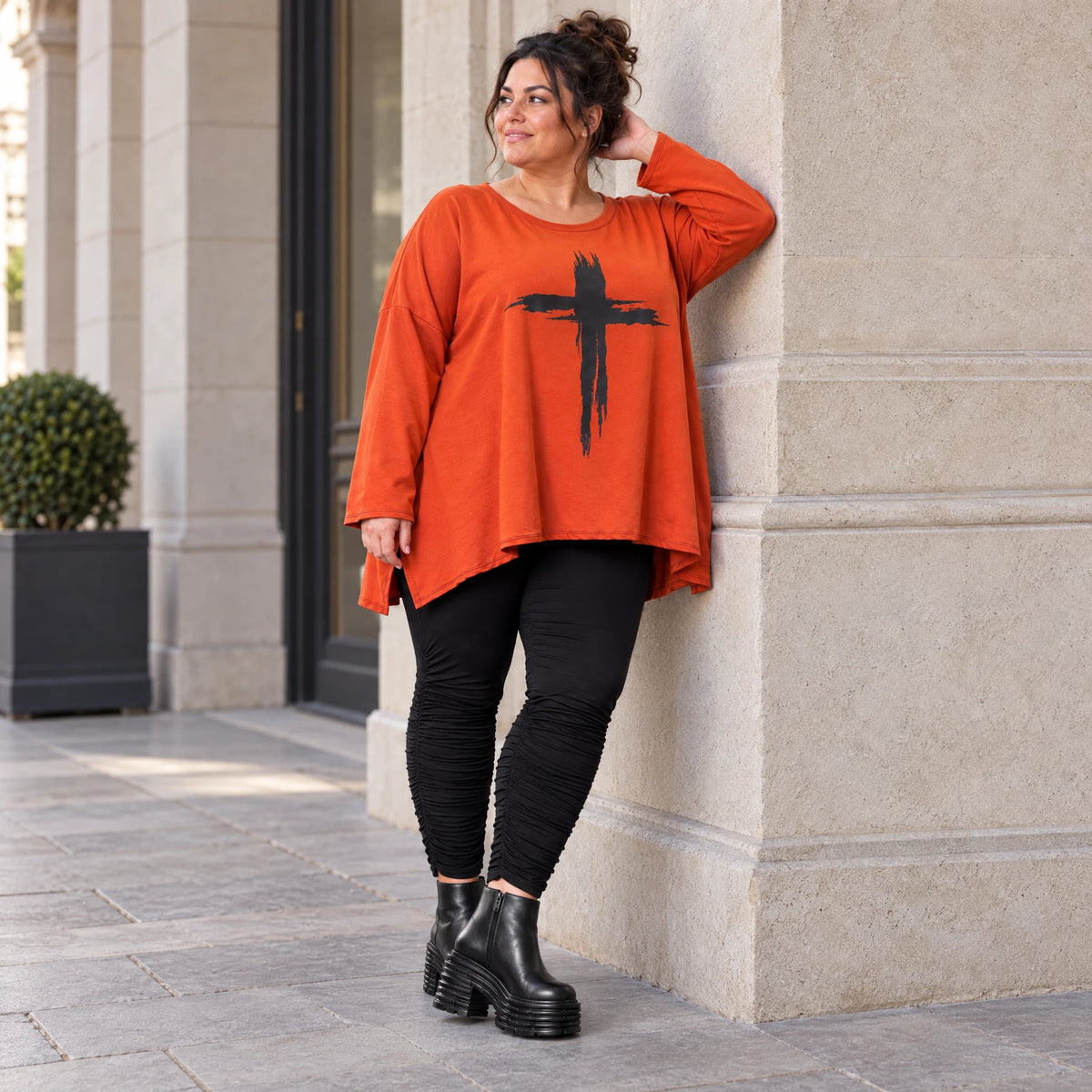 Langarmshirt in leuchtendem Orange aus weichem Stretchjersey aus Italien mit A-Linie