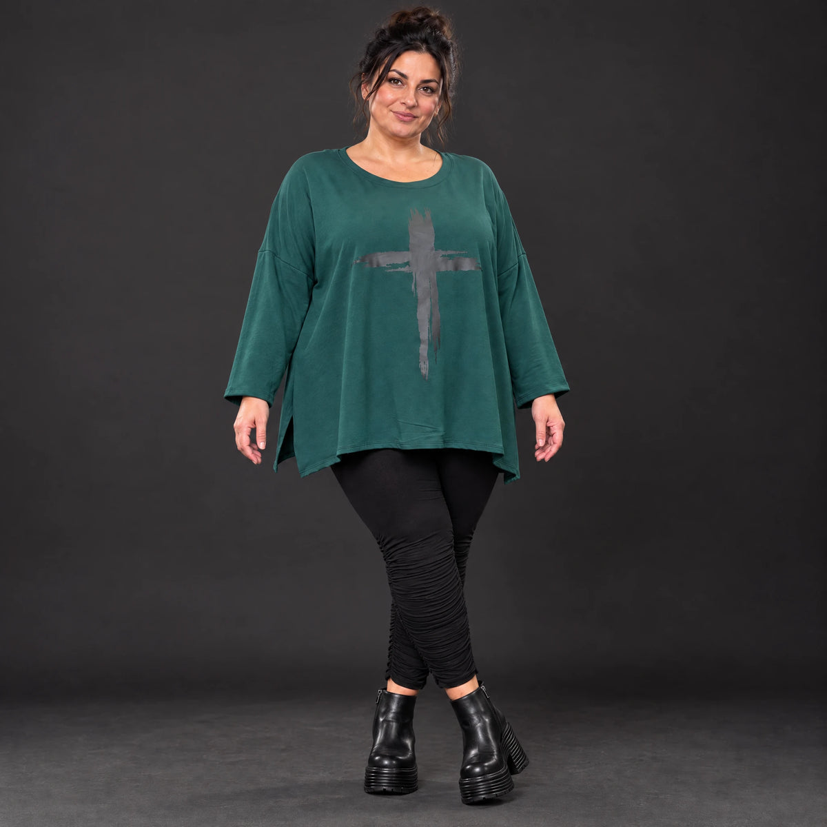 Langarmshirt in Dunkelgrün mit fließender A-Linie aus feinem Stretchjersey für den Winter