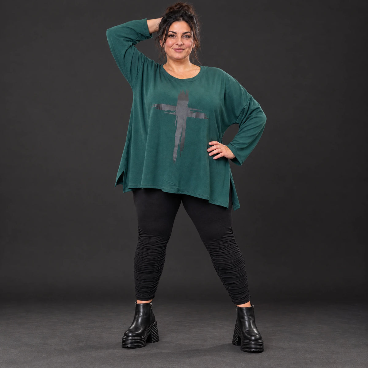 Langarmshirt in Dunkelgrün mit fließender A-Linie aus feinem Stretchjersey für den Winter