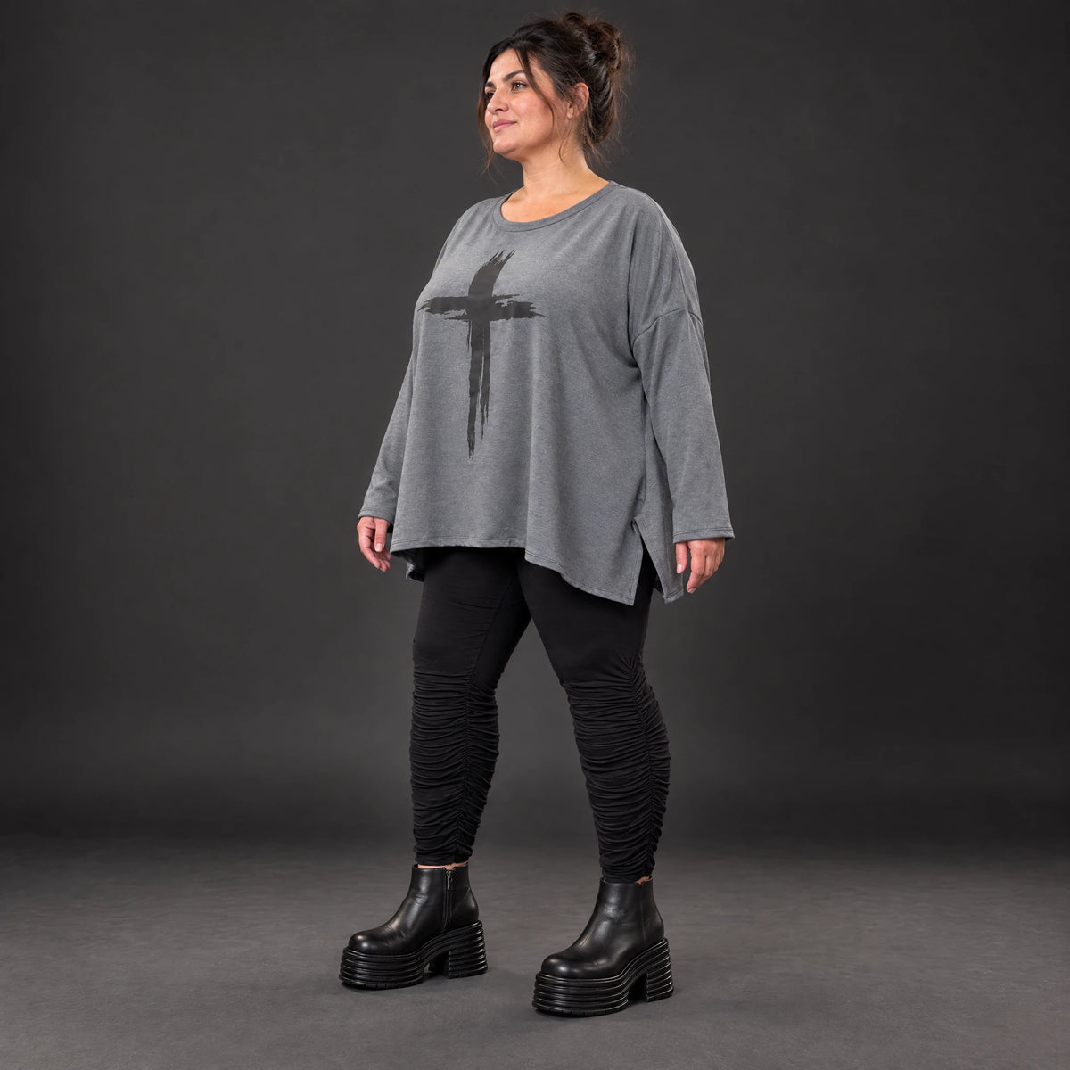 Langarmshirt in Grau mit fließender A-Linie und Rundhalsausschnitt aus weichem Jersey