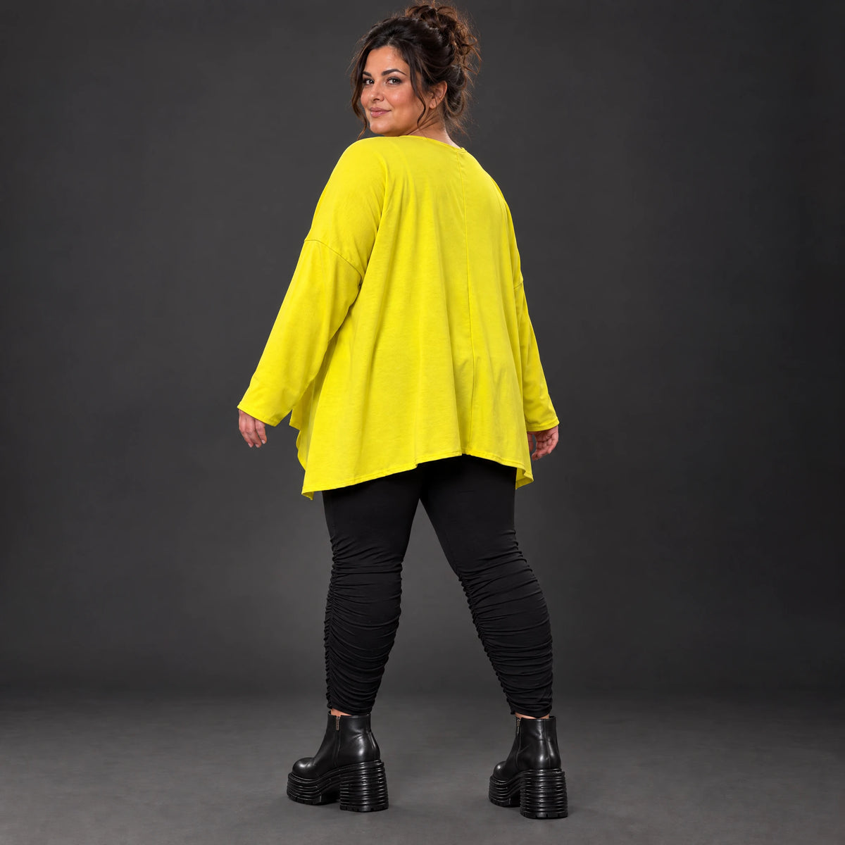 Langarmshirt in strahlendem Gelb aus weichem italienischem Stretchjersey mit A-Linie