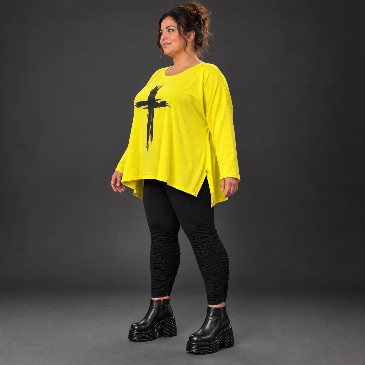 Langarmshirt in strahlendem Gelb aus weichem italienischem Stretchjersey mit A-Linie