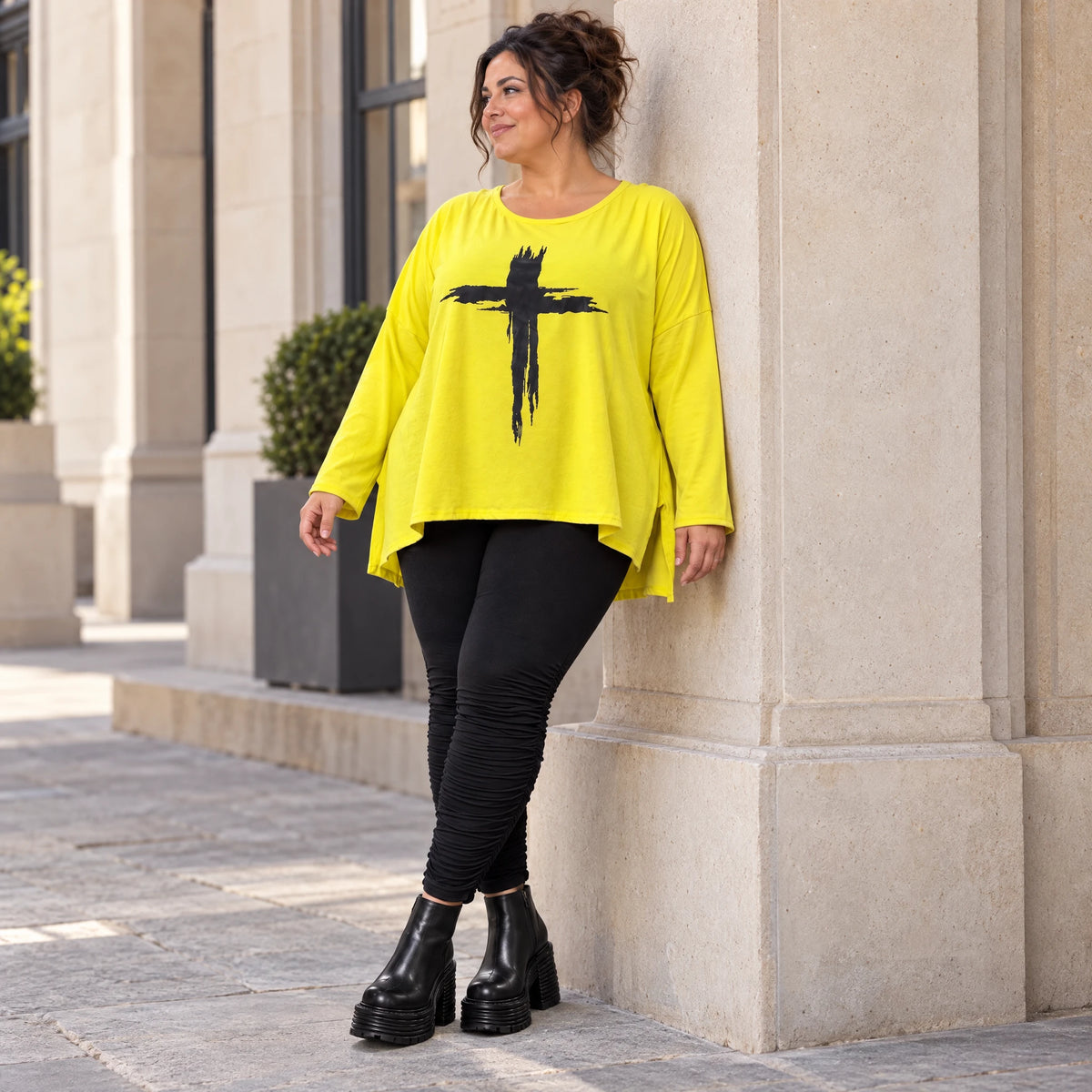 Langarmshirt in strahlendem Gelb aus weichem italienischem Stretchjersey mit A-Linie