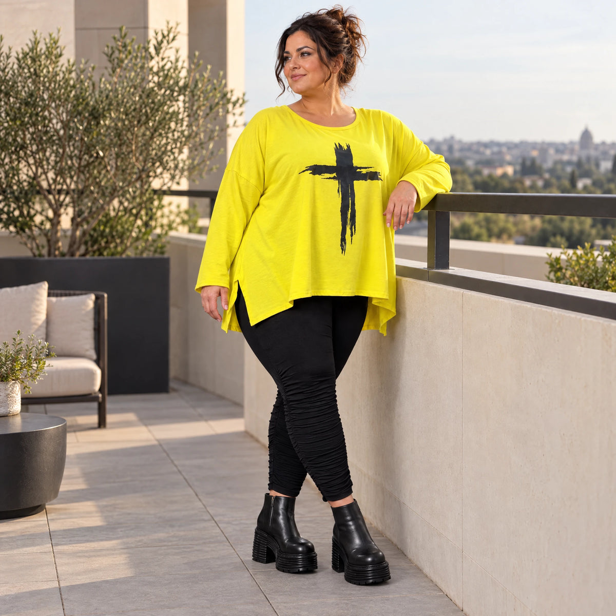 Langarmshirt in strahlendem Gelb aus weichem italienischem Stretchjersey mit A-Linie
