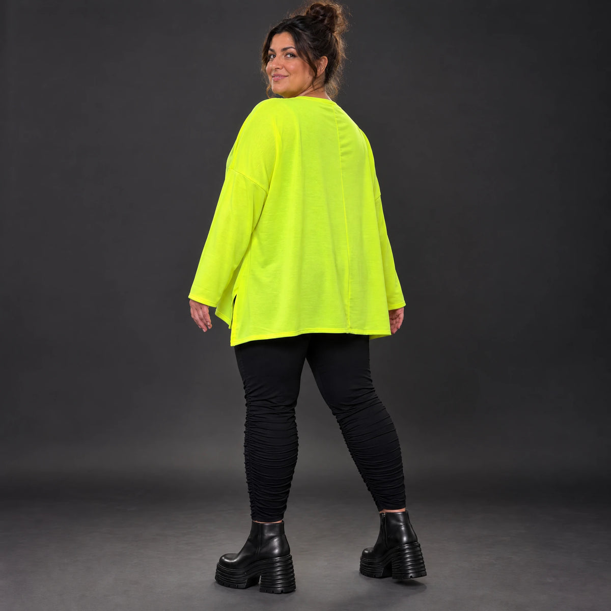 Langarmshirt in Neongelb aus weichem Baumwolljersey mit Rundhalsausschnitt und A-Linie