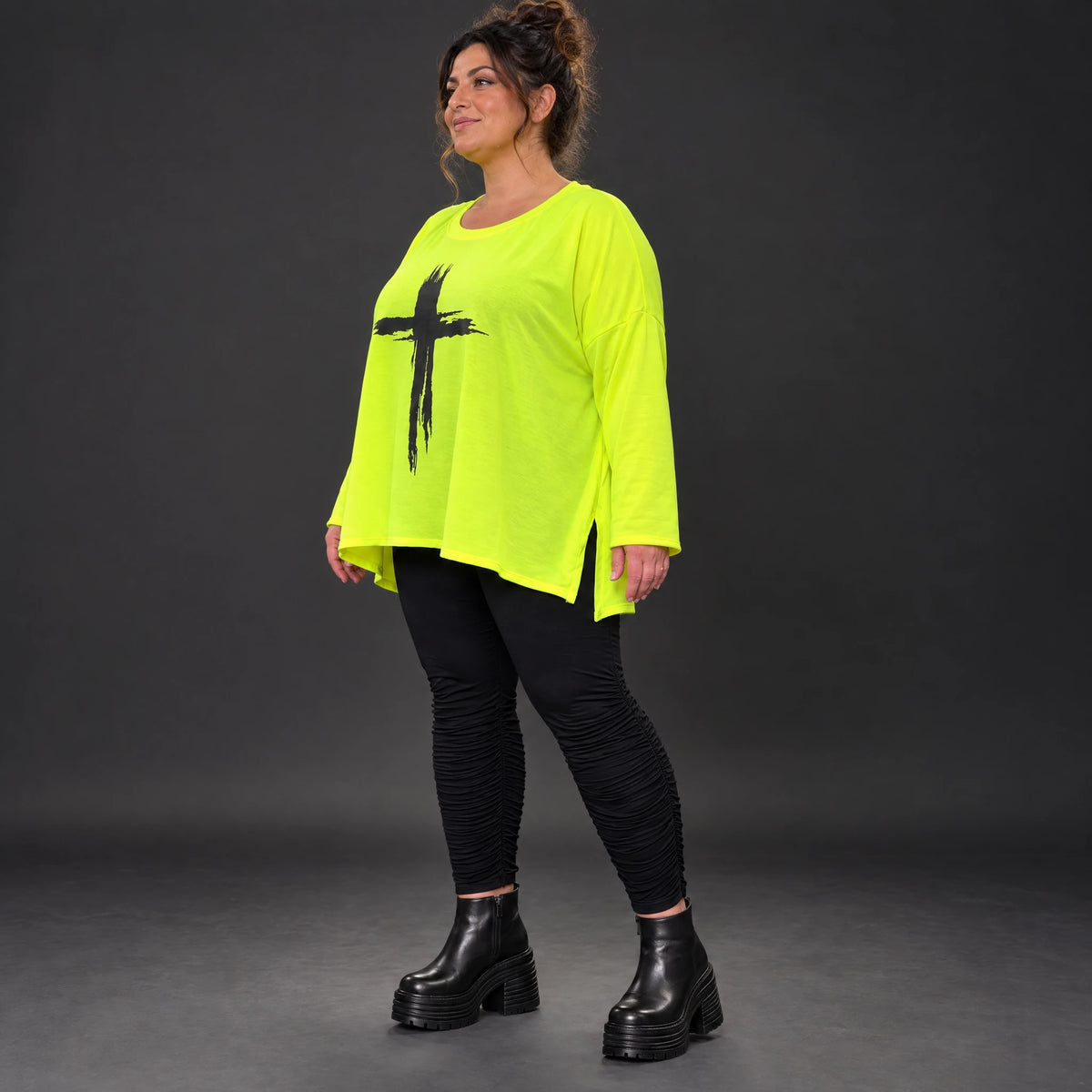 Langarmshirt in Neongelb aus weichem Baumwolljersey mit Rundhalsausschnitt und A-Linie