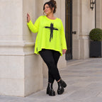 Langarmshirt in Neongelb aus weichem Baumwolljersey mit Rundhalsausschnitt und A-Linie