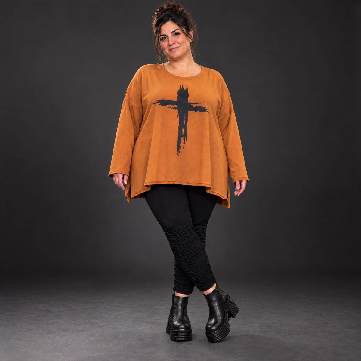 Braunes Langarmshirt mit fließender A-Linie und Rundhalsausschnitt aus Stretchjersey