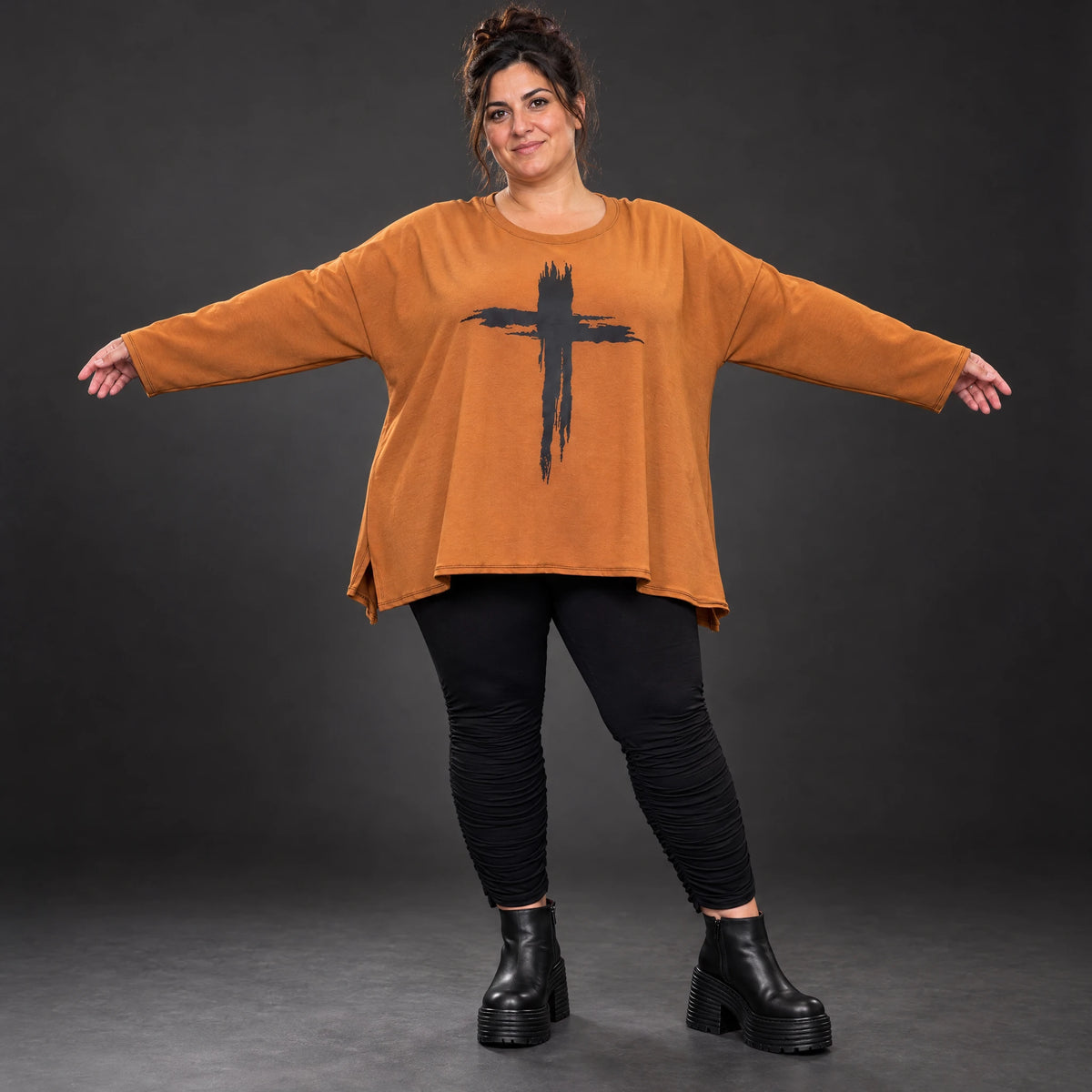 Braunes Langarmshirt mit fließender A-Linie und Rundhalsausschnitt aus Stretchjersey