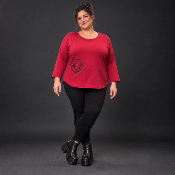 Rotes Shirt aus Stretchjersey mit Rundhalsausschnitt 7/8-Arm und aufgesetzten Taschen