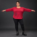 Rotes Shirt aus Stretchjersey mit Rundhalsausschnitt 7/8-Arm und aufgesetzten Taschen