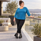 Basic Shirt in Blau aus weichem Stretchjersey mit gerundeter Schnittform und 7/8-Arm