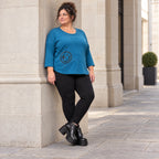 Basic Shirt in Blau aus weichem Stretchjersey mit gerundeter Schnittform und 7/8-Arm