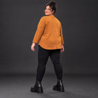 Shirt aus weichem Stretchjersey in Braun mit Rundhalsausschnitt und gerundeter Schnittform