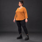 Shirt aus weichem Stretchjersey in Braun mit Rundhalsausschnitt und gerundeter Schnittform
