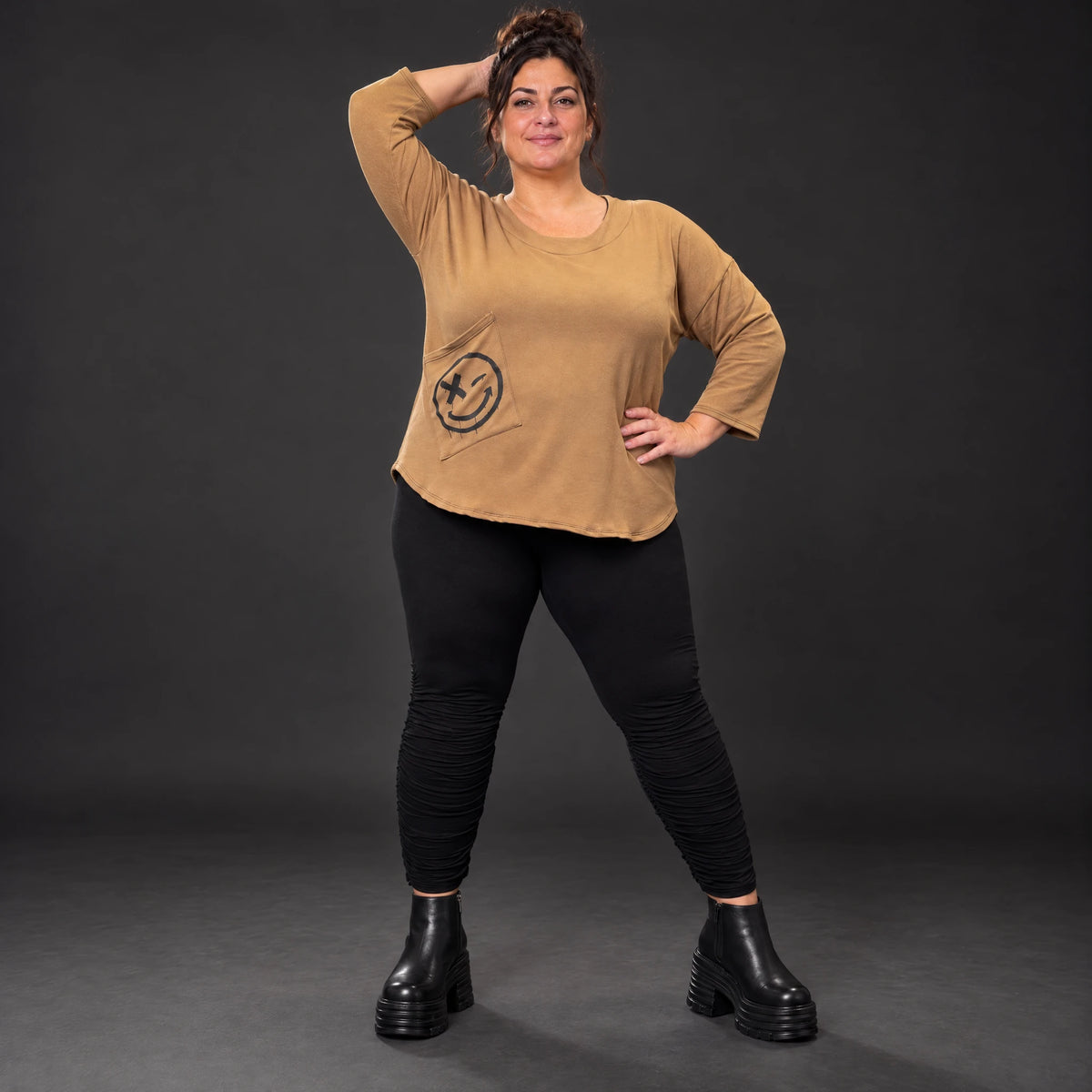 Basic Shirt in Camel aus weichem Stretchjersey mit 7/8-Arm und gerundeter Schnittform