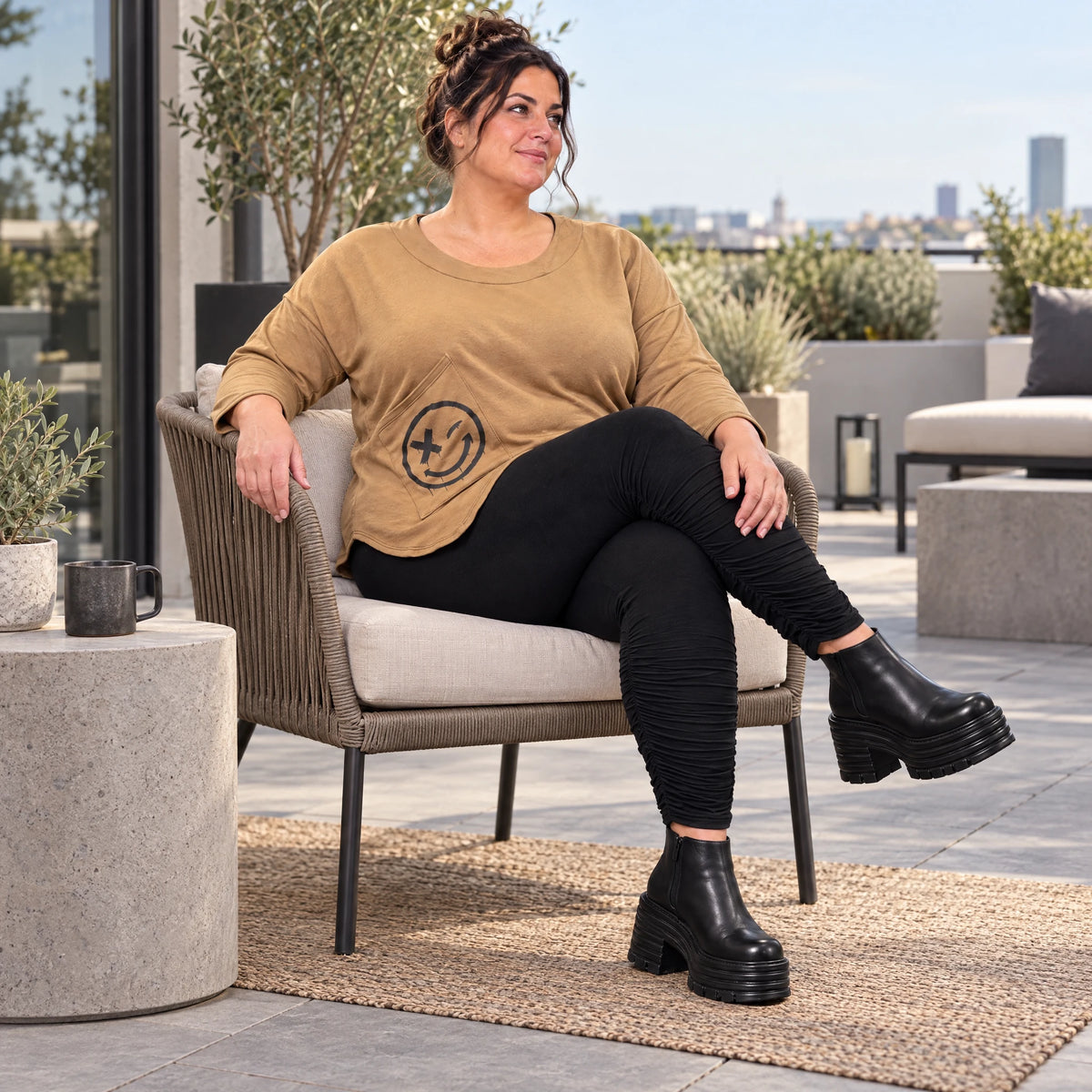 Basic Shirt in Camel aus weichem Stretchjersey mit 7/8-Arm und gerundeter Schnittform