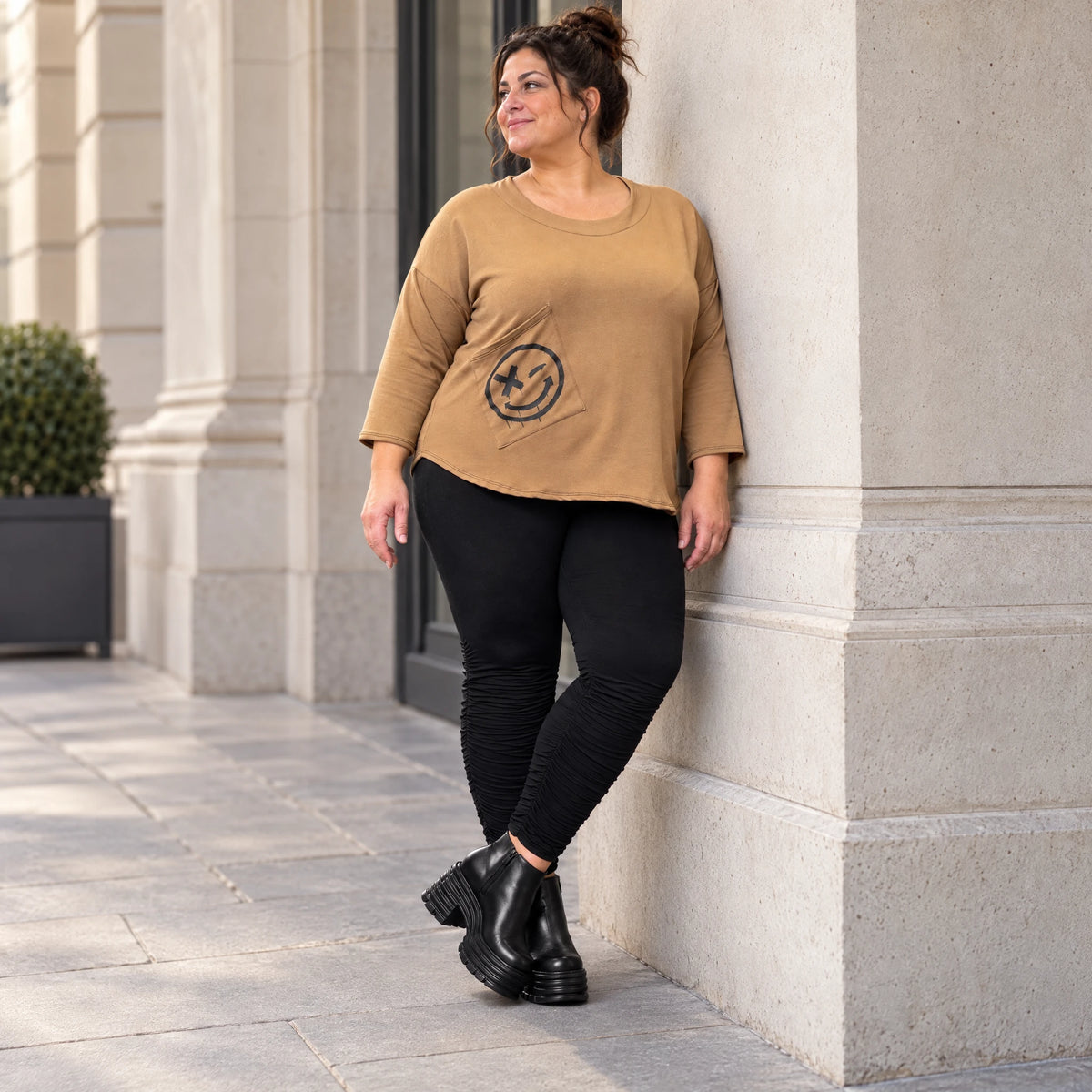 Basic Shirt in Camel aus weichem Stretchjersey mit 7/8-Arm und gerundeter Schnittform
