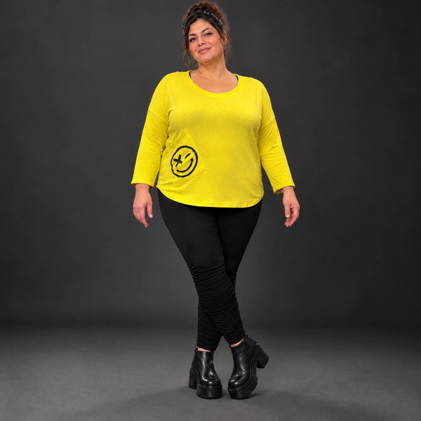 Shirt in leuchtendem Gelb aus weichem Stretchjersey mit Rundhalsausschnitt und 7/8-Arm