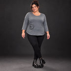 Weiches Shirt in Grau aus Stretchjersey mit gerundetem Schnitt und aufgesetzten Taschen