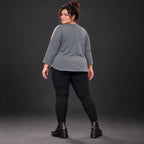 Weiches Shirt in Grau aus Stretchjersey mit gerundetem Schnitt und aufgesetzten Taschen