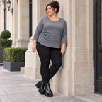 Weiches Shirt in Grau aus Stretchjersey mit gerundetem Schnitt und aufgesetzten Taschen