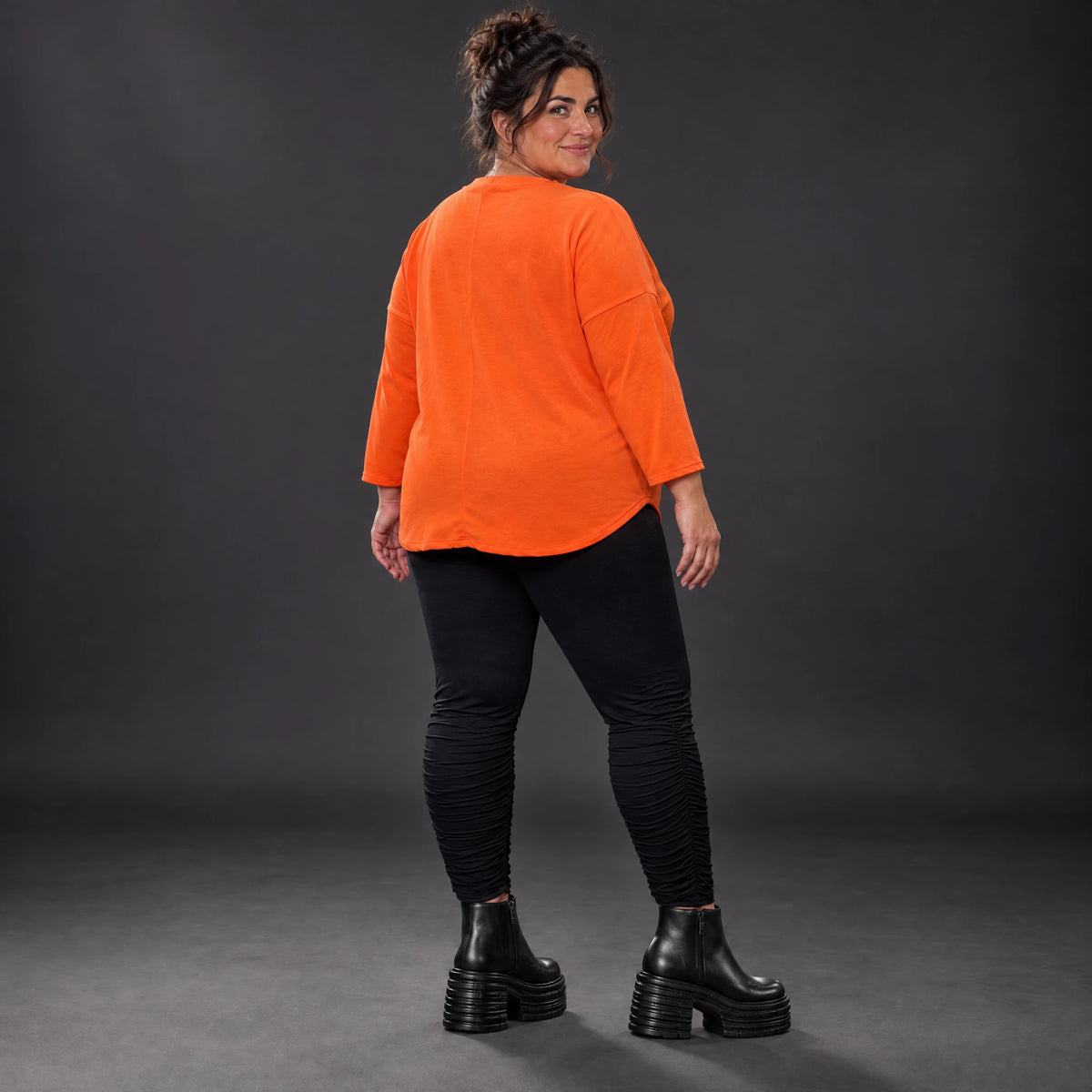 Shirt in Orange mit Rundhalsausschnitt 7/8-Arm und aufgesetzten Taschen aus Stretchjersey