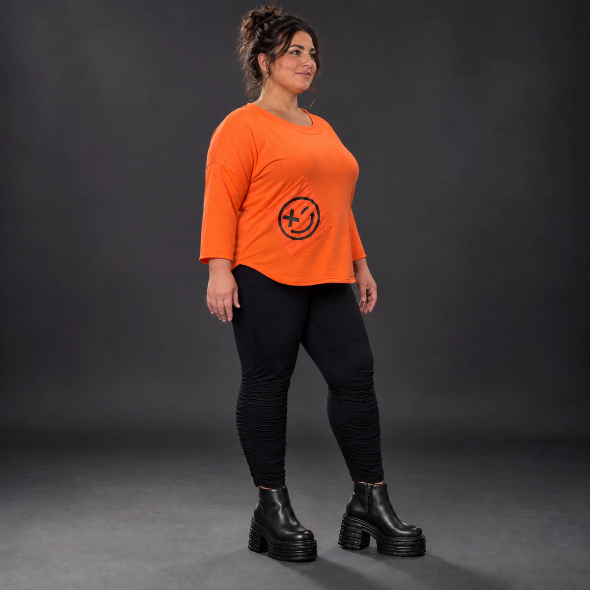 Shirt in Orange mit Rundhalsausschnitt 7/8-Arm und aufgesetzten Taschen aus Stretchjersey