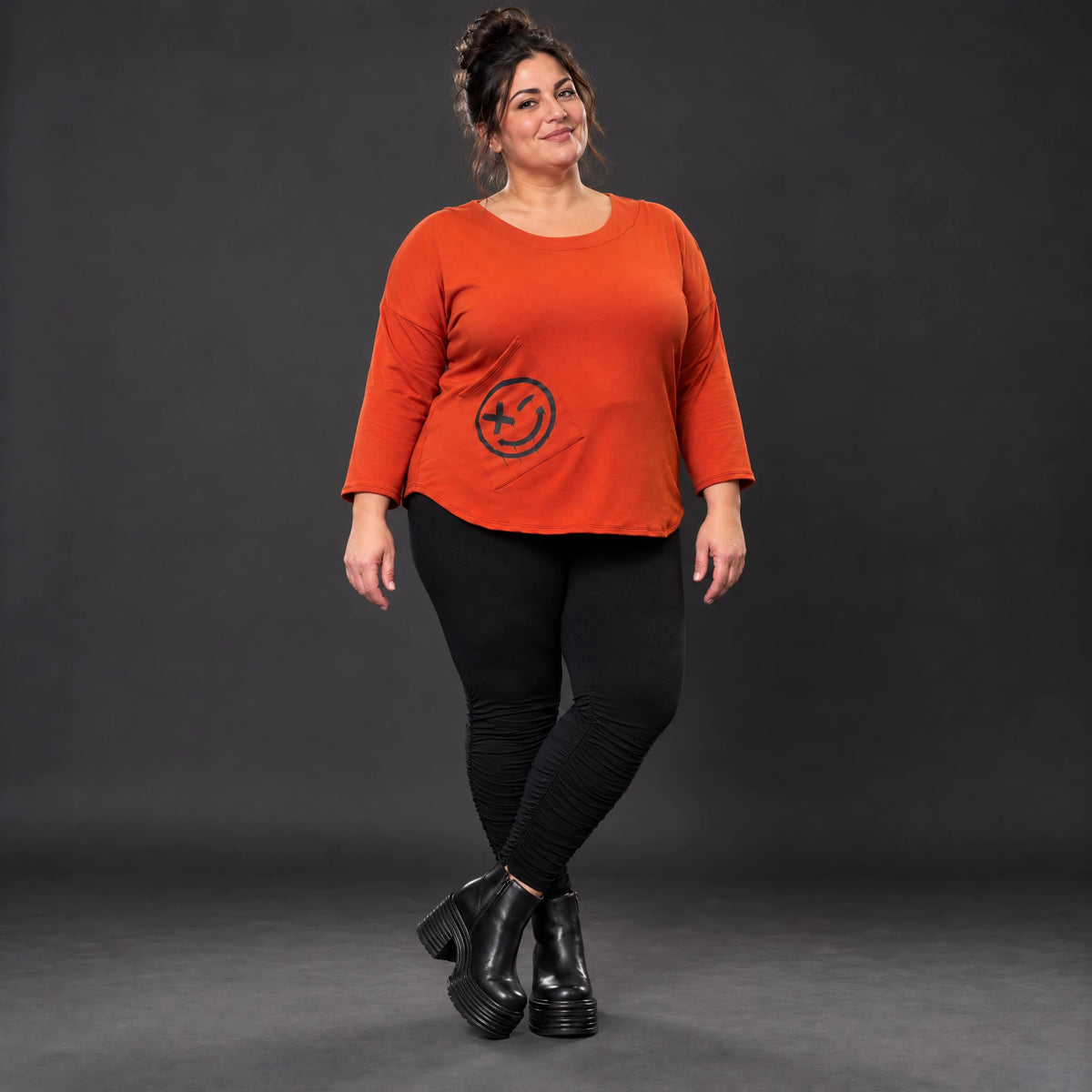 Shirt in Orange aus weichem Stretchjersey mit gerundetem Saum und aufgesetzten Taschen