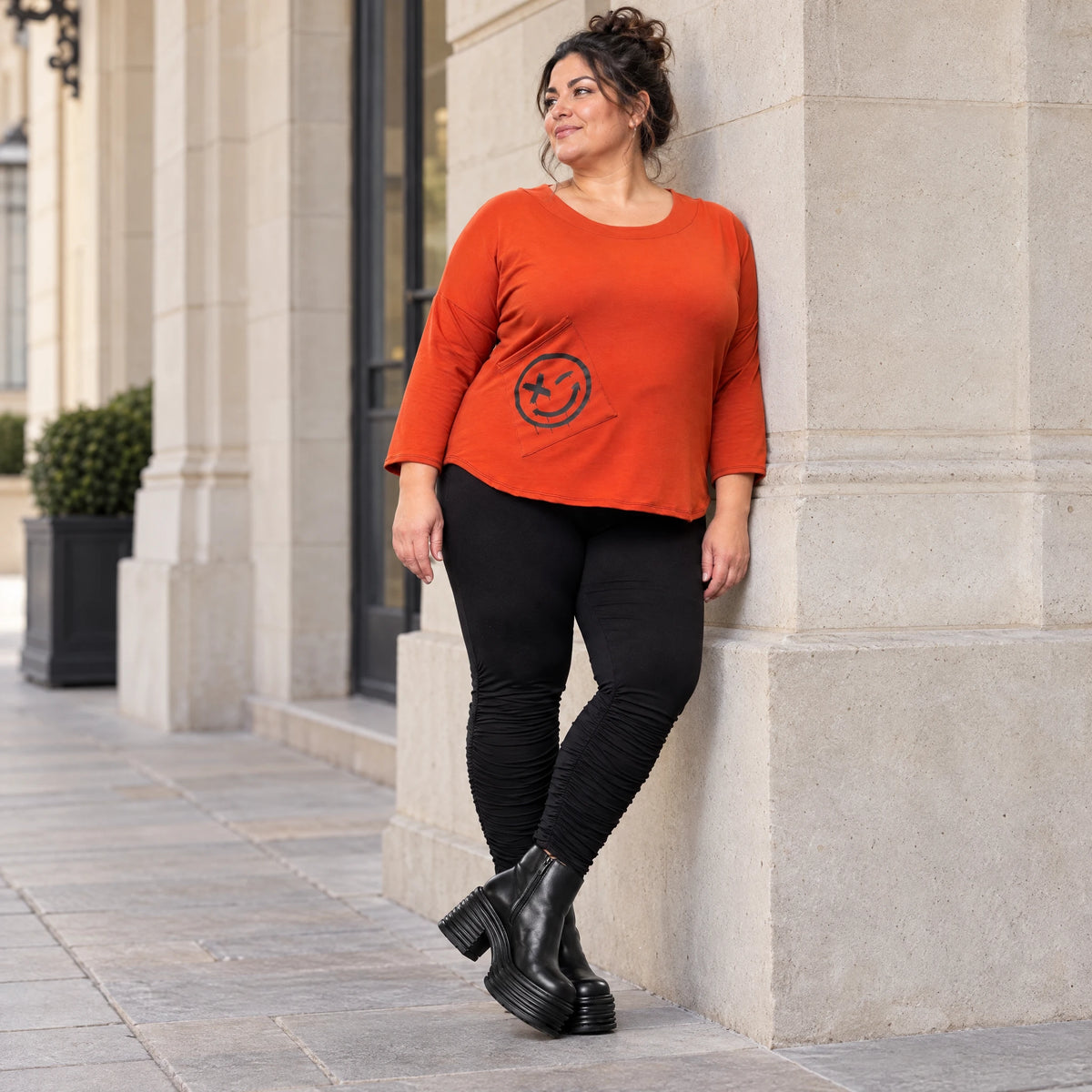 Shirt in Orange aus weichem Stretchjersey mit gerundetem Saum und aufgesetzten Taschen