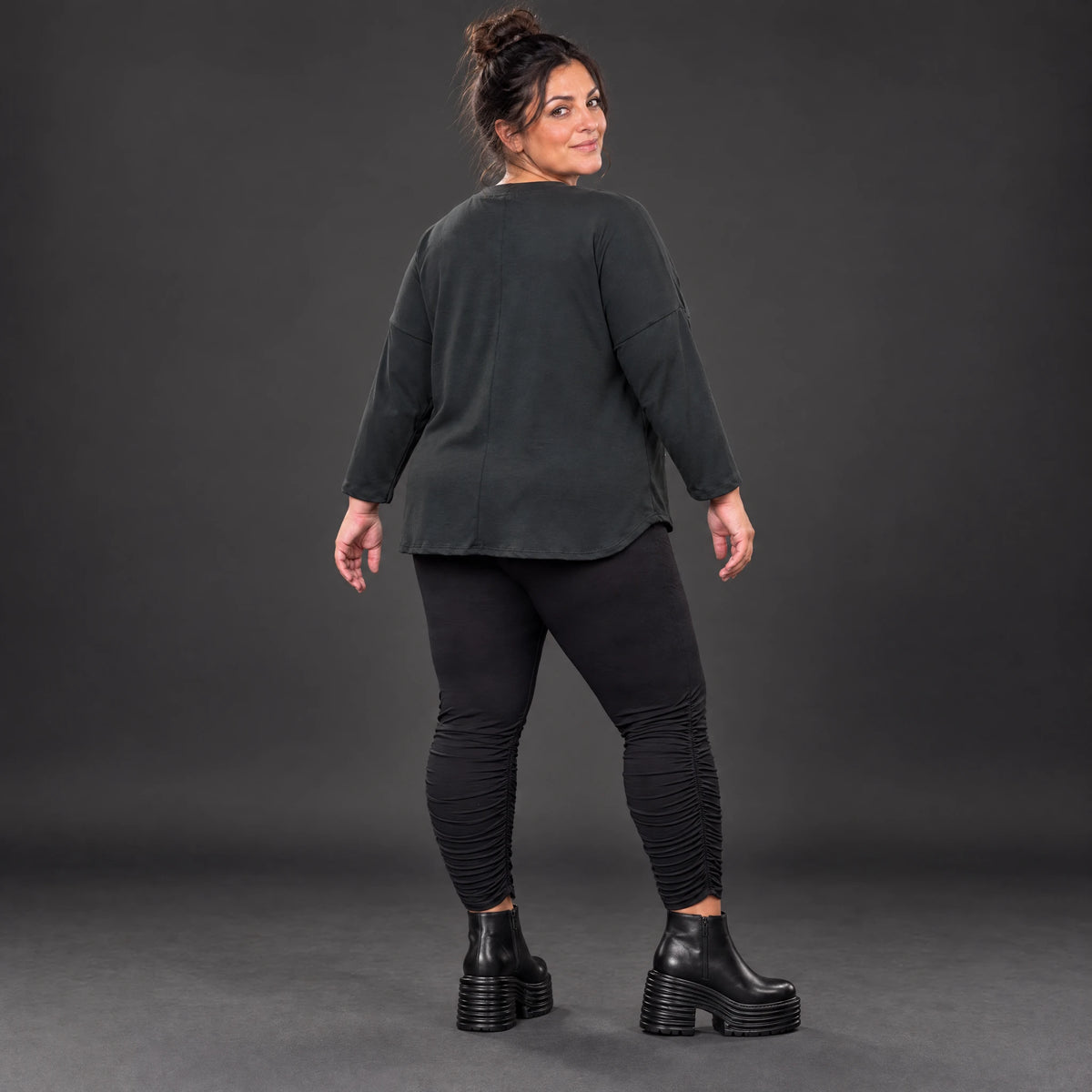 Schwarzes Basic Shirt aus weichem Stretchjersey mit Rundhalsausschnitt und 7/8-Arm