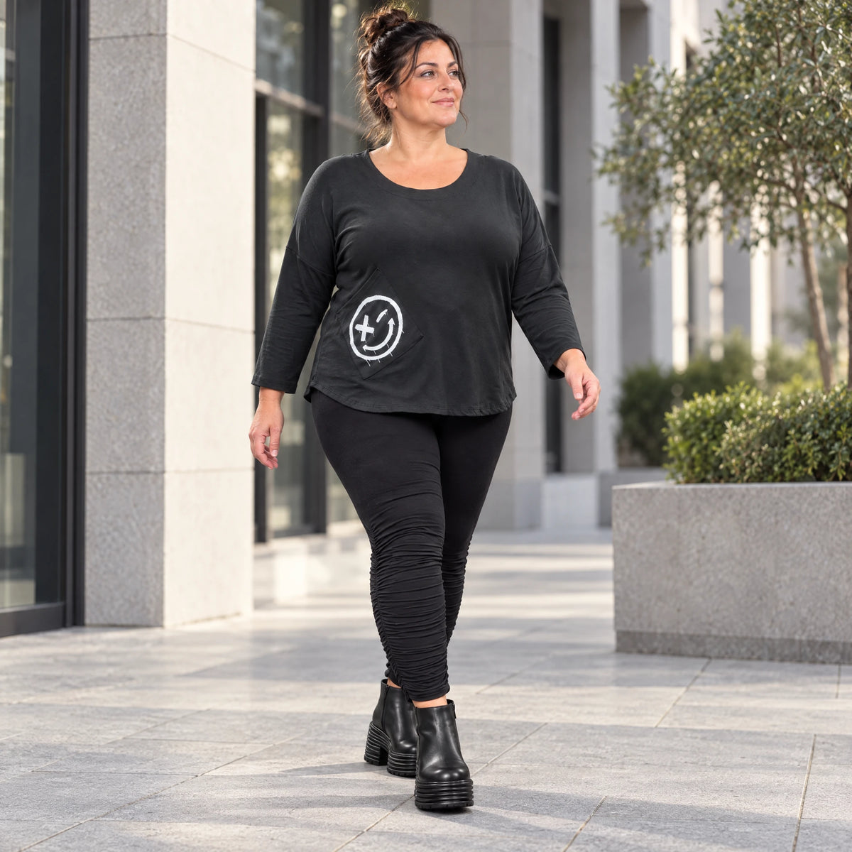 Schwarzes Basic Shirt aus weichem Stretchjersey mit Rundhalsausschnitt und 7/8-Arm