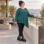 Langarmshirt in Dunkelgrün mit asymmetrischem Zipfelsaum aus feinem weichem Stretchjersey