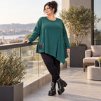 Langarmshirt in Dunkelgrün mit asymmetrischem Zipfelsaum aus feinem weichem Stretchjersey