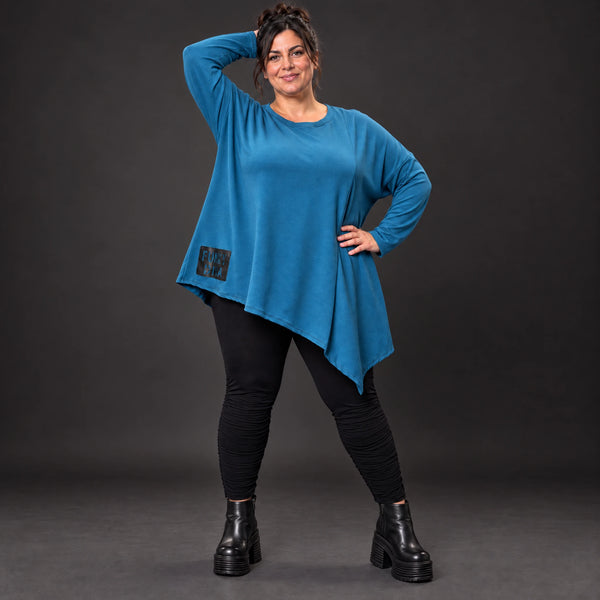 Blaues Langarmshirt mit asymmetrischem Zipfelsaum aus weichem Stretchjersey Made in Italy