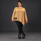 Warmes Langarmshirt in Camel mit asymmetrischem Zipfelsaum aus weichem Jersey mit Stretch