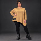 Warmes Langarmshirt in Camel mit asymmetrischem Zipfelsaum aus weichem Jersey mit Stretch