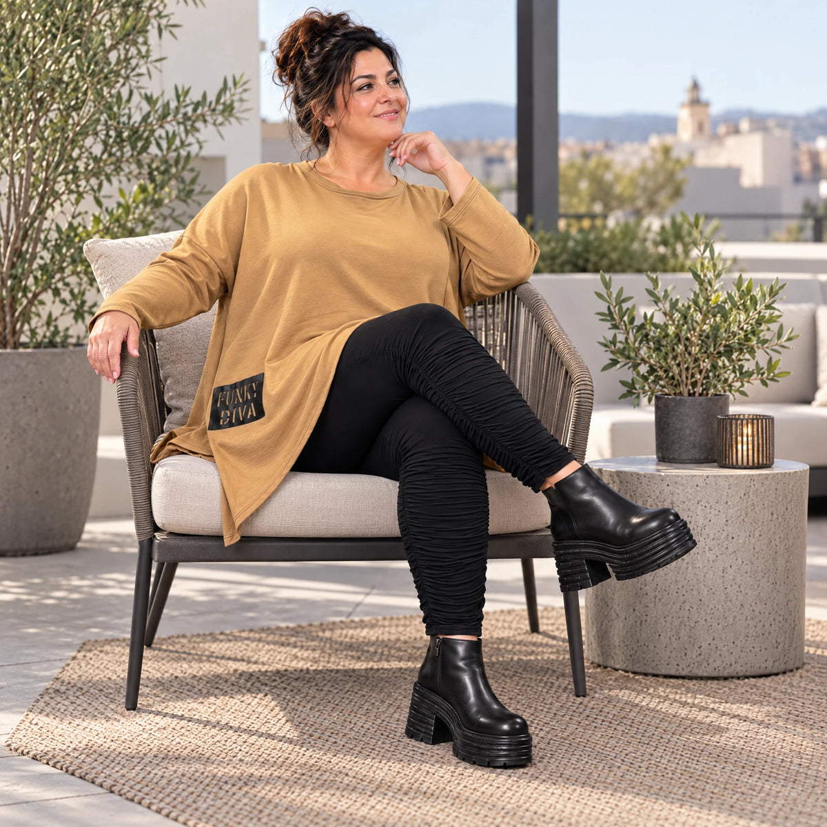 Warmes Langarmshirt in Camel mit asymmetrischem Zipfelsaum aus weichem Jersey mit Stretch