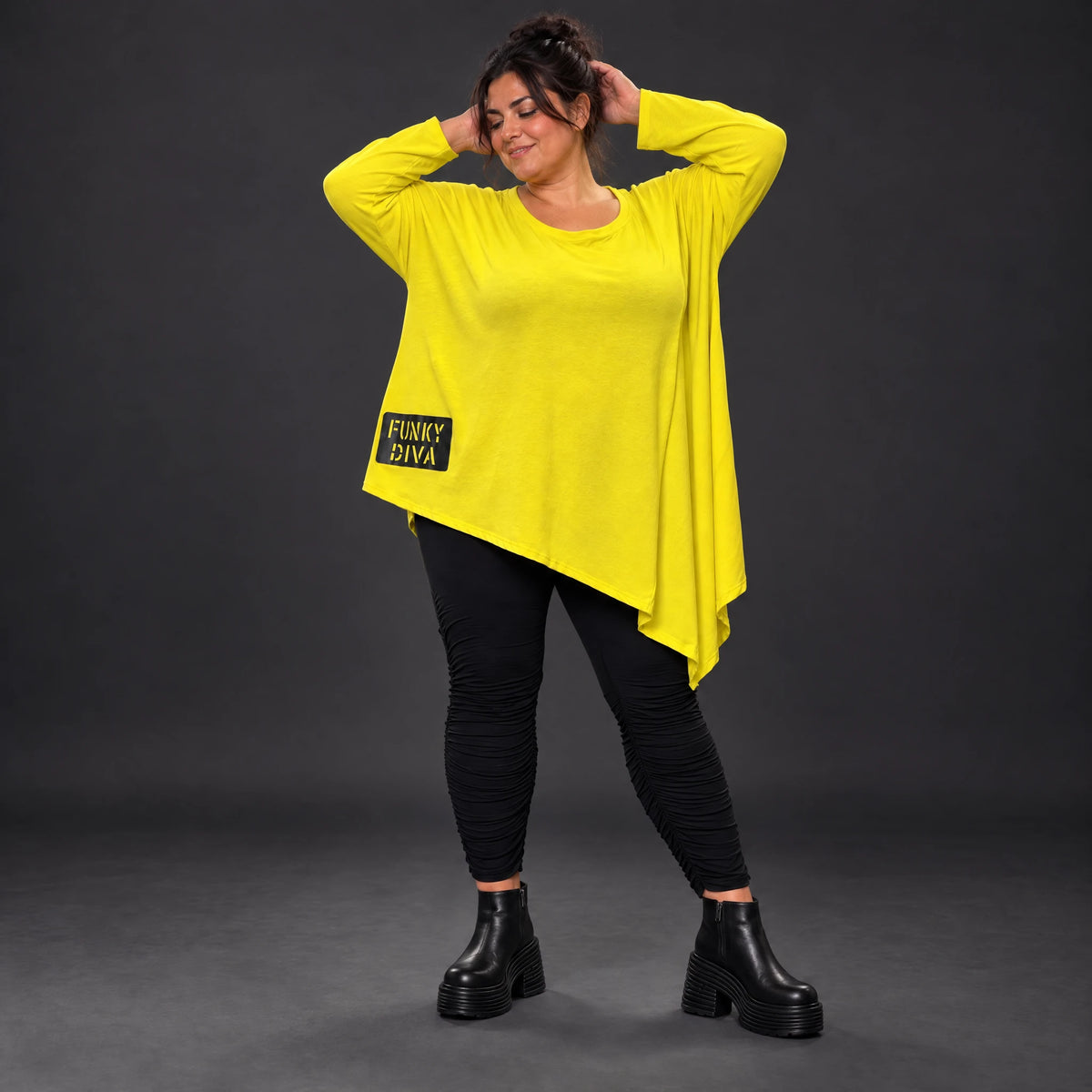 Langarmshirt in sonnigem Gelb aus weichem Stretchjersey mit asymmetrischem Zipfelsaum