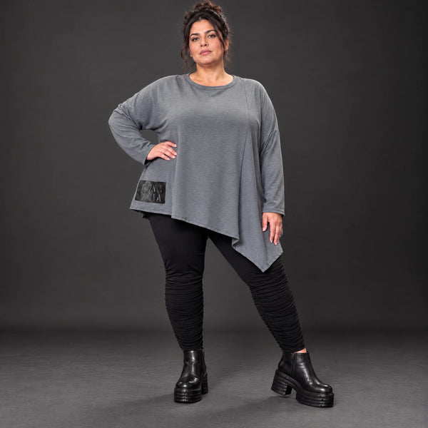 Langarmshirt in Grau mit asymmetrischem Schnitt und Zipfelsaum aus weichem Stretchjersey