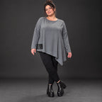 Langarmshirt in Grau mit asymmetrischem Schnitt und Zipfelsaum aus weichem Stretchjersey