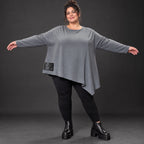 Langarmshirt in Grau mit asymmetrischem Schnitt und Zipfelsaum aus weichem Stretchjersey