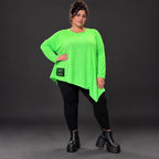 Langarmshirt in frischem Grün mit asymmetrischem Zipfelsaum aus weichem Stretchjersey