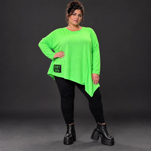 Langarmshirt in frischem Grün mit asymmetrischem Zipfelsaum aus weichem Stretchjersey