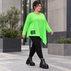 Langarmshirt in frischem Grün mit asymmetrischem Zipfelsaum aus weichem Stretchjersey
